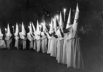 Klu Klux Klan yeniden hortladı