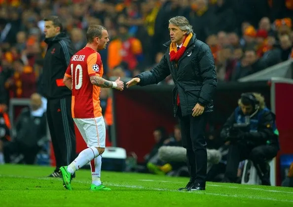 Galatasaray’ın eski teknik direktörü Roberto Mancini koronavirüse yakalandı