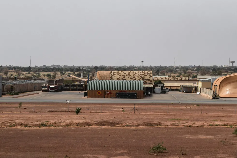 nijerde-baskentte-catisma-isyanci-askerler-saldirdi-1788007531167.jpg Nijer’in başkenti Niamey’deki 101. Askeri Üs’ten genel görünüm, 15 Temmuz 2022. Görüntü, Fransa Dışişleri Bakanı ile Silahlı Kuvvetler Bakanı’nın Nijer’e gerçekleştirdiği resmi ziyaret sırasında kaydedildi. (AFP)