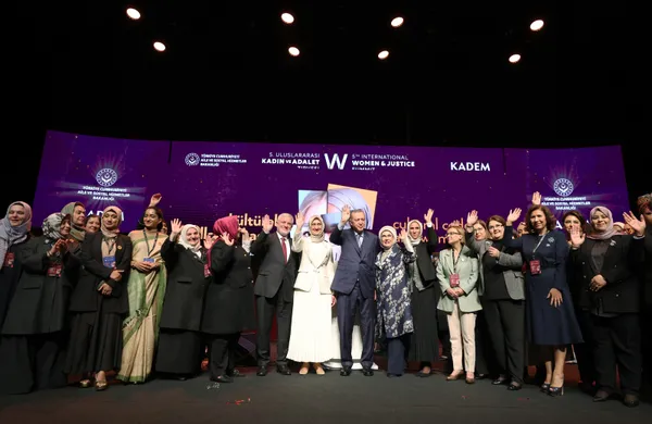 Son dakika: Başkan Erdoğan’dan 5. Uluslararası Kadın ve Adalet Zirvesi’nde önemli açıklamalar | Kemal Kılıçdaroğlu’na başörtüsü tepkisi!