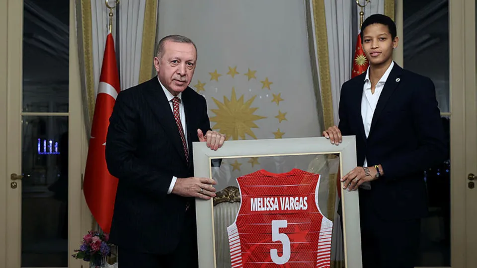 Başkan Erdoğan Vahdettin Köşkü'nde kabul etti! Fenerbahçe’nin Kübalı oyuncusu Vargas Türk vatandaşlığına geçti