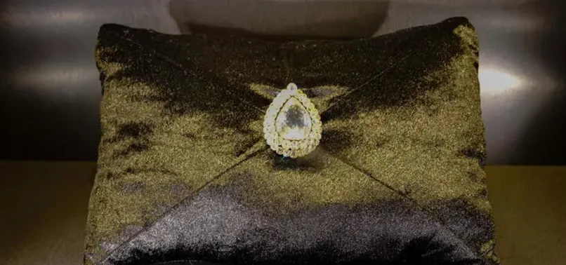 Milli Saraylar 'Kaşıkçı Elması kayboldu' iddialarını yalanladı! A Haber görüntüledi: İşte çalındığı iddia edilen Kaşıkçı Elması