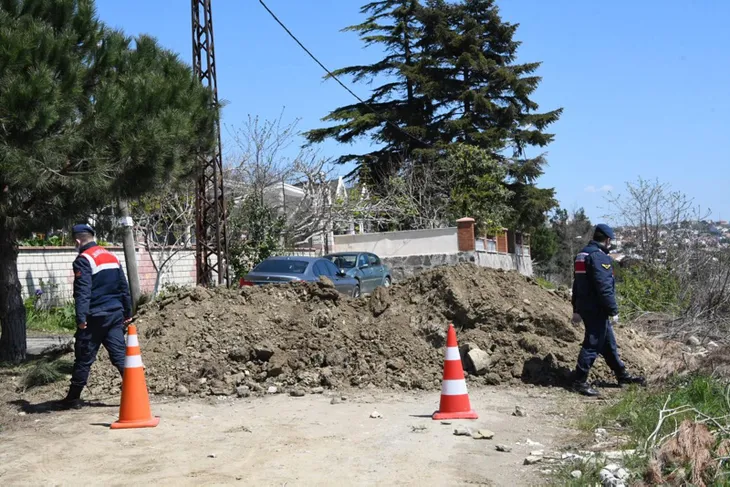 1587043846420.jpg İstanbul'un girişinde jandarmadan akılalmaz önlem - 1