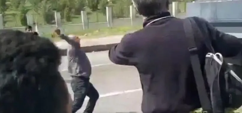 HDP'li Alican Önlü terörist Aysel Doğan'ın cenazesinde polise saldırdı! Bakan Soylu'dan Kılıçdaroğlu tepkisi | İşte o görüntüler