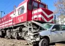 Yük treni otomobile çarptı! Ölü ve yaralılar var