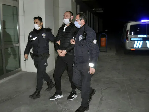 karamanda-8-yil-onceki-cinayetten-aranan-sahis-yakalandi-1609015337946.jpg Karaman'da 8 yıl önceki cinayetten aranan şahıs sokağa çıkma kısıtlamasında yakalandı! - 1