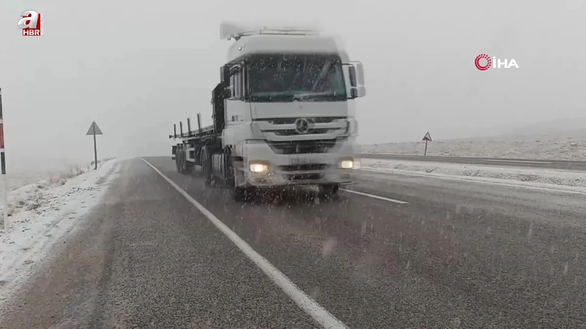 Sivas’ta kar ulaşımı aksattı