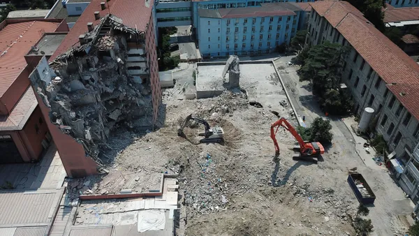6-yildir-kullanilmiyordu-tarihi-haydarpasa-numune-hastanesinin-yikimina-baslandi-1626860716233.jpg 6 yıldır kullanılmıyordu! Tarihi Haydarpaşa Numune Hastanesi'nin yıkımına başlandı - 2