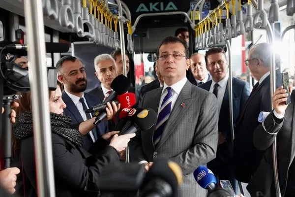 Son dakika: CHP’li İBB’nin 1 hafta önce aldığı yeni metrobüs arızalandı! Vatandaş isyan etti: Yazık