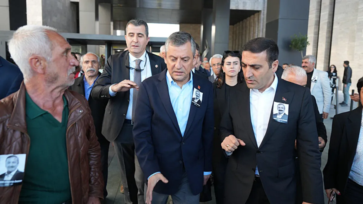 Özgür Özel'e saldıran provokatörün sicili kabarık çıktı! Hem evlat katili hem uyuşturucu bağımlısı! Zafer Partisi detayı