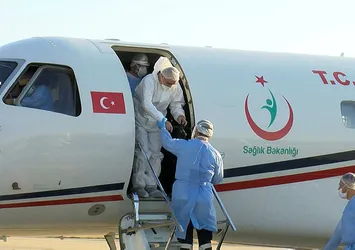 Kırgızistan'da Covid-19 tedavisi gören 4 Türk vatandaşı ambulans uçakla yurda getirildi