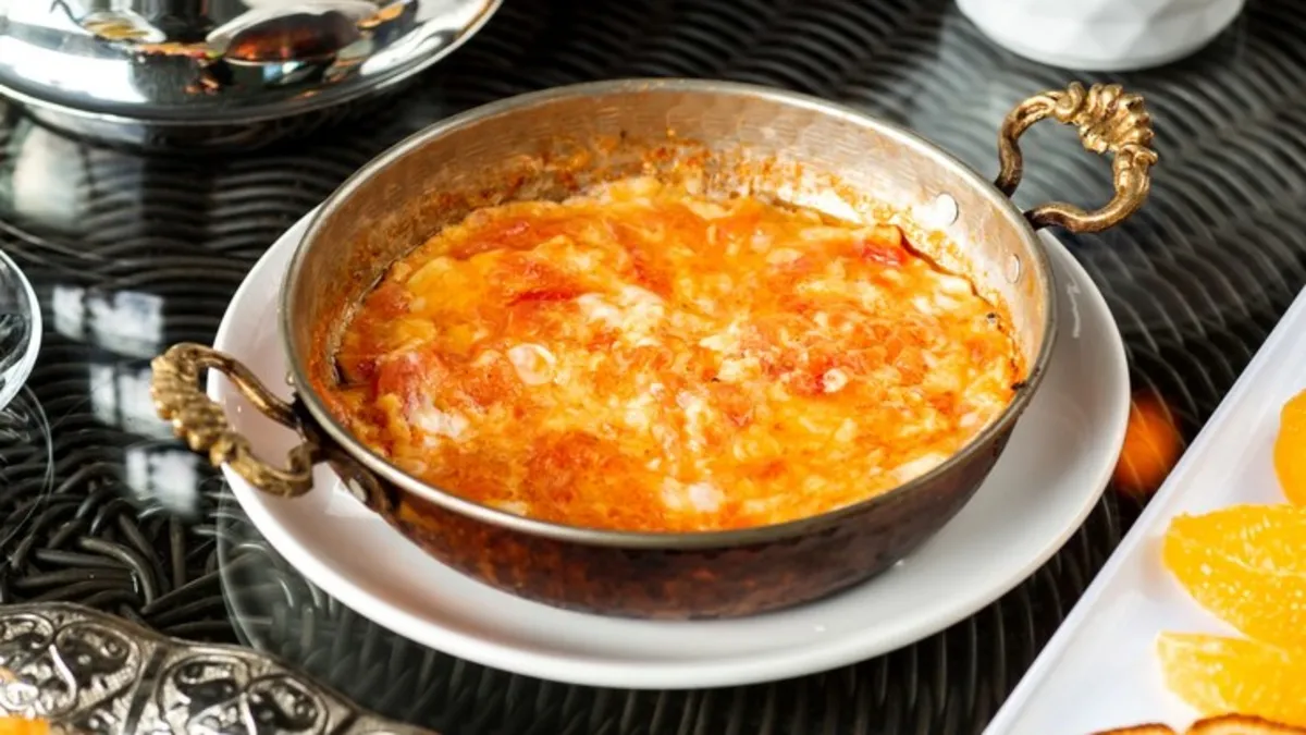 Kahvaltı sofralarının şahı Menemeni bir de böyle deneyin! Yerken bitmesin diye dua edeceksiniz