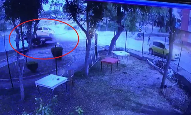 Adana'da taksi nehir kenarındaki iki kişinin üzerine böyle düştü - 4