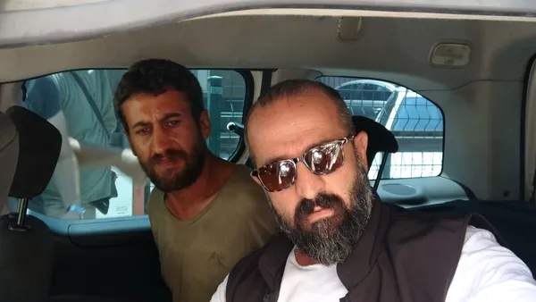 esini-oldurup-gururlu-hissediyor-paylasimi-yapan-katil-zanlisi-koca-tutuklandi-neden-yaptin-sorusuna-bakin-ne-1660217402045.jpg Eşini öldürüp “Gururlu hissediyor” paylaşımı yapan katil zanlısı koca tutuklandı! Neden yaptın sorusuna bakın ne cevap verdi... - 4