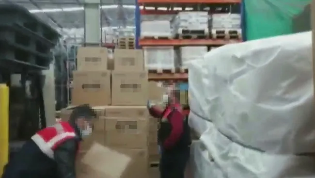 İstanbul’da maske operasyonu! 11 bin filtreli maske ele geçirildi - 1