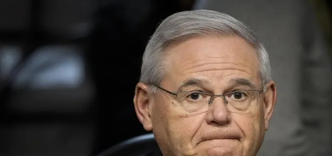 ABD’de Türkiye düşmanı Senatör Menendez’e 400 bin dolarlık külçe altın rüşveti suçlaması! İddia sonrası istifa etti