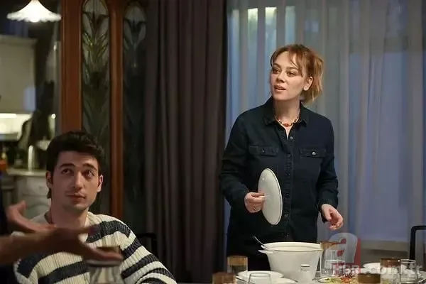 Bahar'ın Aziz Uras'ı yeni aşkıyla el ele görüntülendi! Demirhan Demircioğlu gönlünü bakın kime kaptırmış... 2