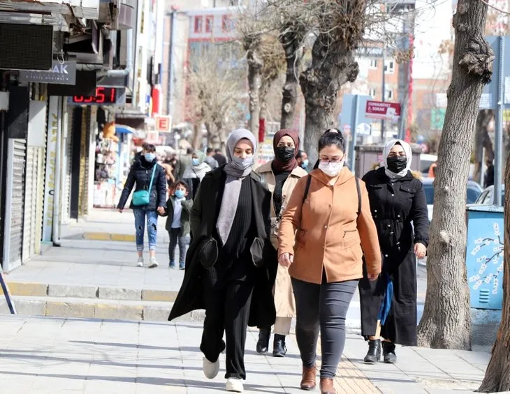 Yeni tedbirler masada! Ramazan'da tam kapanma mı geliyor? Okullar kapanacak mı?