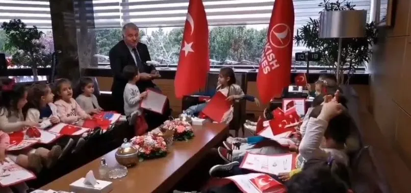 THY Genel Müdürü makamında minikleri ağırladı