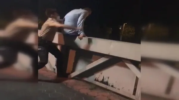 1624330956269.jpg Üst geçitte intihara kalkışan kişiyi bekçi kurtardı! O anlar kamerada - 3