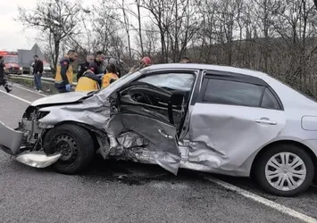 Bursa’da feci kaza! Araçlar birbirine girdi