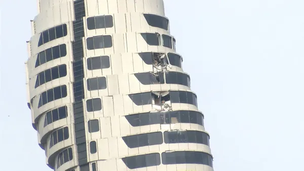 Çamlıca Kulesi’ne vinçten düşen parçalar hasar verdi! Kule ziyarete kapandı