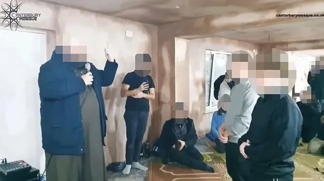 LGBT terörü ve İsrail soykırımı etkisi! İngiltere’de Hristiyan gençler hızla İslam’a geçiyor