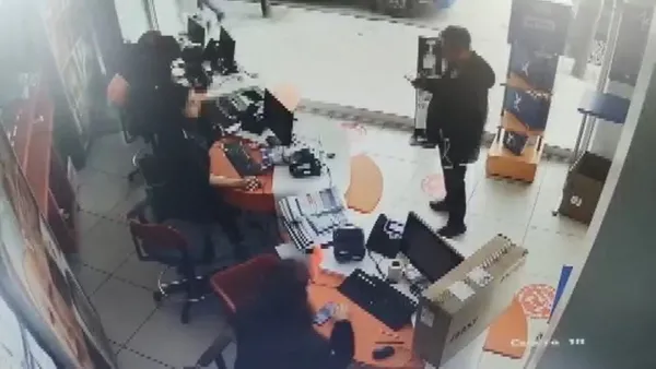 1651831974103.jpg Kargo teslimat kodunu paylaştı olanlar oldu! 100 bin liralık bilgisayarı böyle çalındı - 2