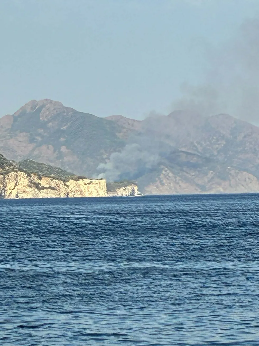 mugla-marmariste-orman-yangini-gokyuzunu-siyah-dumanlar-kapladi-1786809886145.jpg Muğla Marmaris'te orman yangını! Gökyüzünü siyah dumanlar kapladı - 3