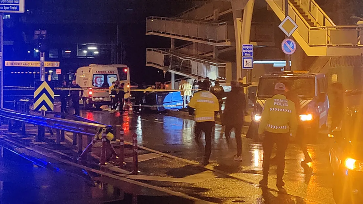 İETT otobüsü trafik polisine çarptı: 1 şehit