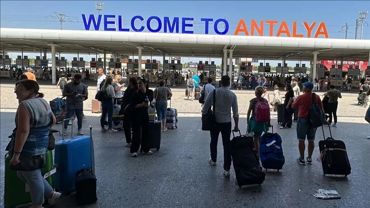 Antalya Havalimanı rekor tazeledi! 209 bin 540 yolcu...