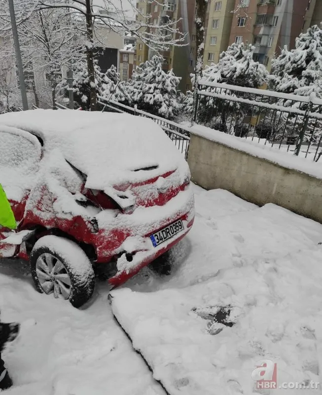 İstanbul’da kar kazası: Yokuş aşağıya kayan cip 11 araca çarptı!