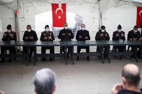 Bakan Hulusi Akar ve TSK komuta kademesinden Bitlis şehitlerinin Ankara’daki ailelerine taziye ziyareti