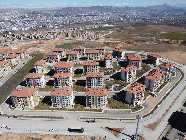 deprem-bolgesine-buyuk-mujde-50-bin-konut-teslim-ediliyor-bakan-mehmet-ozhaseki-tarih-verdi-1698756006695.jpeg Deprem bölgesine büyük müjde! 50 bin konut teslim ediliyor! Bakan Mehmet Özhaseki tarih verdi - 5