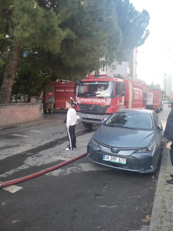 1717049146368.jpeg İstanbul Kartal'da sabah saatlerinde yangın paniği! 1 kişi hayatını kaybetti, 3 kişi dumandan etkilendi - 1