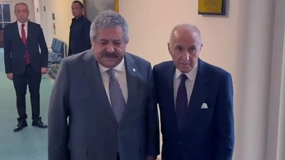 Eski CHP Genel Başkanı Hikmet Çetin ile MHP'li Feti Yıldız bir araya geldi! Kulis bilgileri A Haber'de... "Kemal Kılıçdaroğlu koltuğu istiyor"