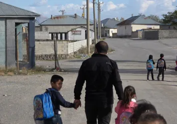 Bitlis halkı tedirgin! Kuduz vakasının yaşandığı bölgede başıboş köpekler tehlike saçıyor