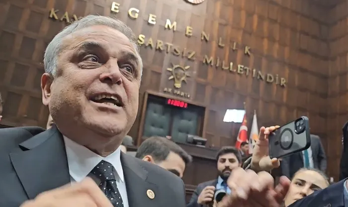 Bugün AK Parti’ye 3 milletvekili katılacak! Rozetlerini Başkan Erdoğan takacak