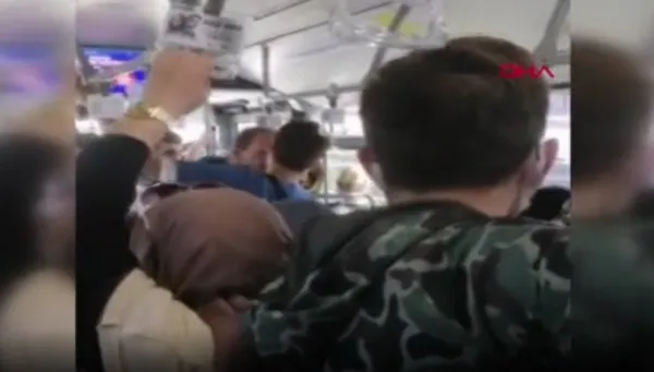 metrobuste-kadin-yolcuya-dehsete-dusuren-sozlu-taciz-senin-gibi-esim-olsa-kafasini-koparirim-1650869993269.jpg