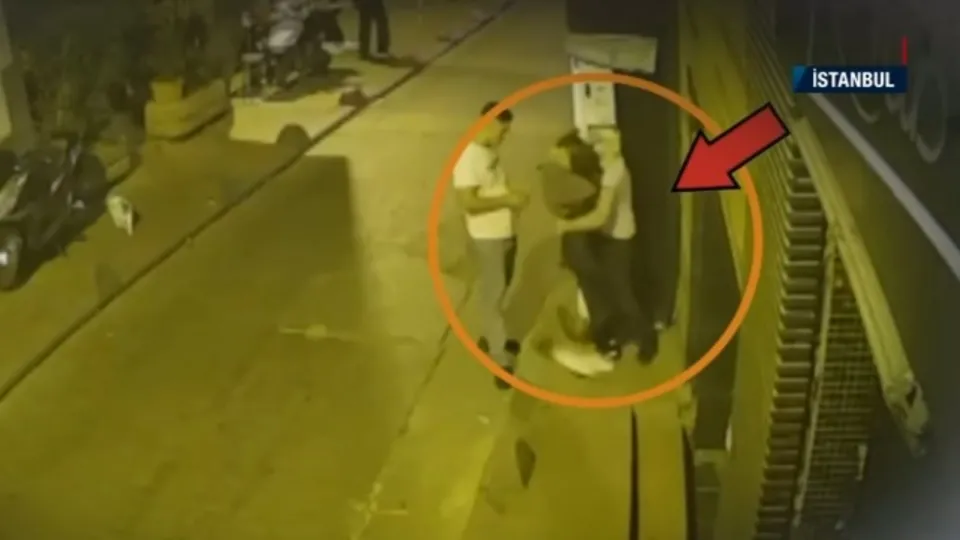 Genç kızı taciz edenler tutuklandı!