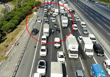 TEM'de sürücü direksiyon başında kalp krizi geçirdi; 7 araç kazaya karıştı