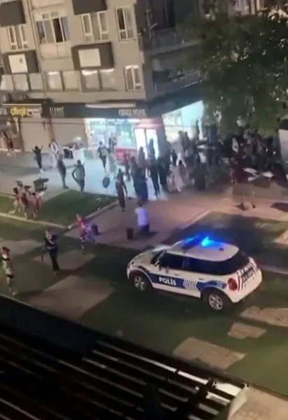 Antalya'da düğünde kavga çıktı, ortalık savaş alanına döndü - 4