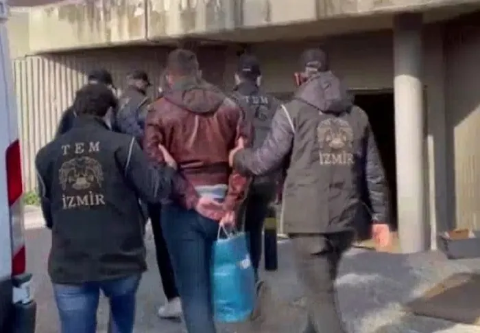 İzmir merkezli terör operasyonunda 82 kişi tutuklandı - 1