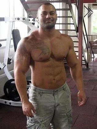 istanbulda-uluslararasi-suc-orgutu-operasyonu-hakan-ayik-enselendi-comanchero-cokertildi-1698913861548.jpeg İstanbul'da uluslararası suç örgütü operasyonu! Hakan Ayık enselendi "Comanchero" çökertildi - 7