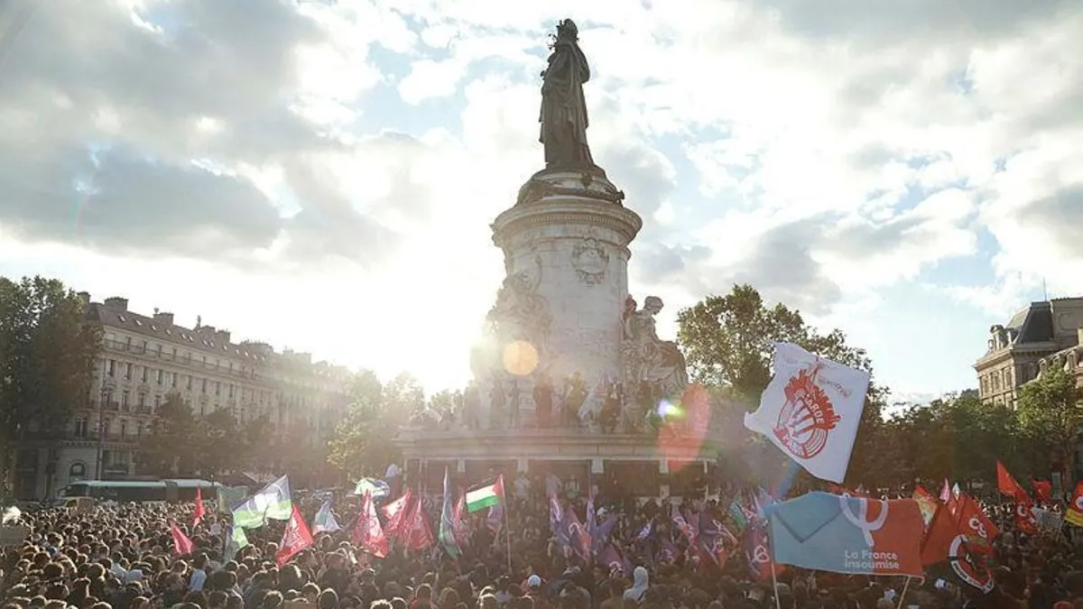 Fransızlar aşırı sağa karşı sokağa indi