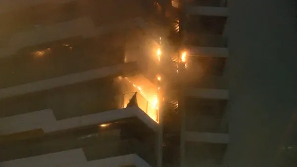 istanbulda-dev-rezidansta-yangin-24-katli-binada-cikan-yangin-kontrol-altinda-1665896441449.jpg İstanbul'da dev rezidansta yangın! 24 katlı binada çıkan yangın kontrol altında - 5