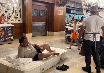 Antalya'da fıkra gibi olay! Odasının kliması bozulunca bakın ne yaptı! Yemekhanenin ortasında...