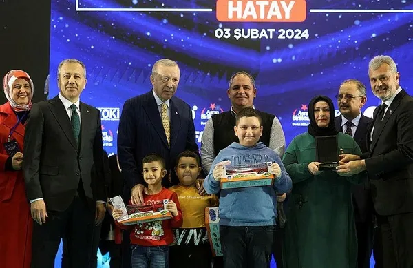 anahtarlar-bizzat-baskan-erdoganin-elinden-deprem-konutlari-hak-sahiplerine-teslim-edildi-hataya-2-yeni-hastan-1706976248706.jpeg