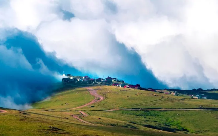 Trabzon’da bulutların üzerindeki Beypınarı Yaylası, ziyaretçilerini cezbediyor