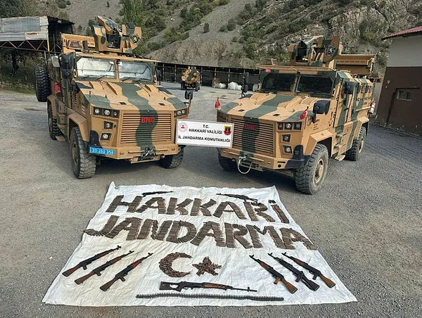 hakkarideki-pkkya-ait-silah-ve-muhimmat-ele-gecirildi-1698839766528.jpg Hakkari'deki PKK'ya ait silah ve mühimmat ele geçirildi - 1